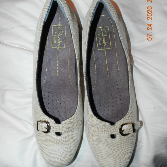 clarks cream shoes